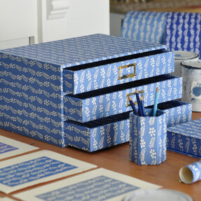 https://ssl.prshots.com/contents/archives/2622/1245/images/thumb350x287_auto/cambridge-imprint_neck-tie-collectors-drawers-2_19ce6_thumb.jpg